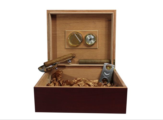 Humidor Trabucuri din lemn si scrumiera